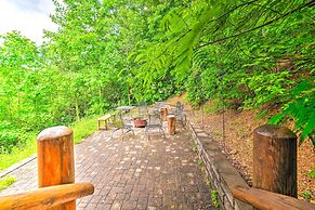 Gatlinburg Cabin w/ Home Theater & Hot Tub!