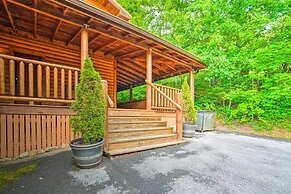 Gatlinburg Cabin w/ Home Theater & Hot Tub!
