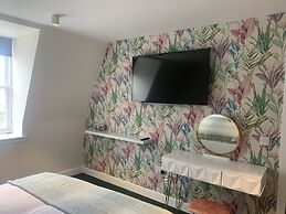 Stag & Thistle Hotel and Restaurant