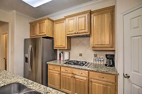 2,500 Sq Ft Townhome - Walk to Central River Oaks!