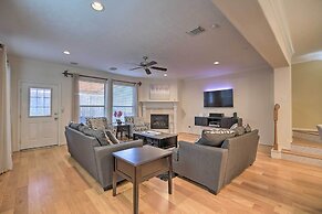 2,500 Sq Ft Townhome - Walk to Central River Oaks!
