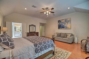 2,500 Sq Ft Townhome - Walk to Central River Oaks!