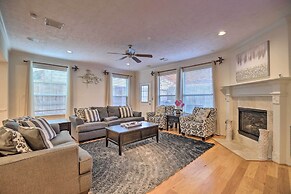 2,500 Sq Ft Townhome - Walk to Central River Oaks!