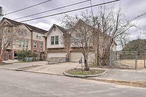 2,500 Sq Ft Townhome - Walk to Central River Oaks!