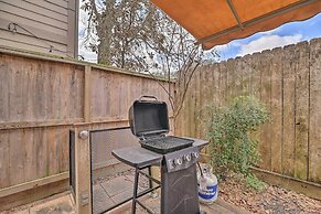 2,500 Sq Ft Townhome - Walk to Central River Oaks!