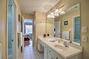 2,500 Sq Ft Townhome - Walk to Central River Oaks!