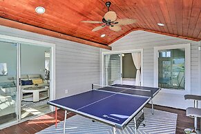Bright Bay Point Home w/ Deck & Gas Grill!