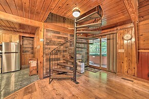 A-frame Gatlinburg Cabin w/ Deck & Private Hot Tub