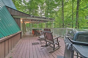 A-frame Gatlinburg Cabin w/ Deck & Private Hot Tub