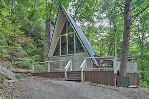 A-frame Gatlinburg Cabin w/ Deck & Private Hot Tub