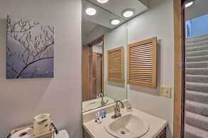 Beech Mountain Ski Condo w/ Private Balcony!