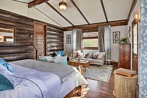 Calming Shenandoah Valley Cabin w/ Hot Tub!