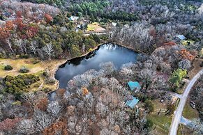 Calming Shenandoah Valley Cabin w/ Hot Tub!