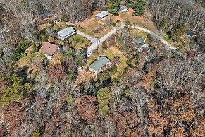 Calming Shenandoah Valley Cabin w/ Hot Tub!