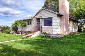 Charming Tropic Home by a Farm: Near Bryce Canyon!