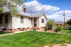 Charming Tropic Home by a Farm: Near Bryce Canyon!