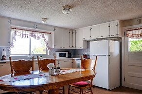 Charming Tropic Home by a Farm: Near Bryce Canyon!