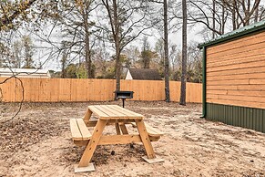 Beautiful New Bern Studio Cabin w/ Fire Pit!
