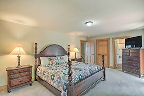 Getaway Chalet in Mars Hill w/ Hot Tub & Views!