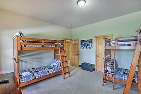 Getaway Chalet in Mars Hill w/ Hot Tub & Views!