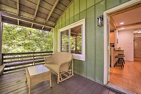 Charming Maggie Valley Getaway w/ Fire Pit!
