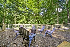 Charming Maggie Valley Getaway w/ Fire Pit!