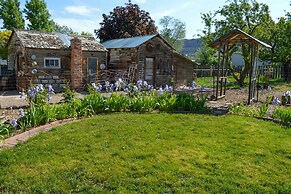 Cozy & Vintage Cedar City Apartment w/ Fire Pit!