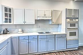 Cozy + Modern Indy House ~ 5 Mi to Downtown!