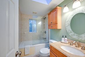 Cozy Dix Hills Apt w/ Deck ~ 7 Mi to Beach!