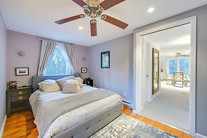 Cozy Dix Hills Apt w/ Deck ~ 7 Mi to Beach!