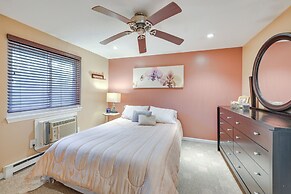 Cozy Dix Hills Apt w/ Deck ~ 7 Mi to Beach!
