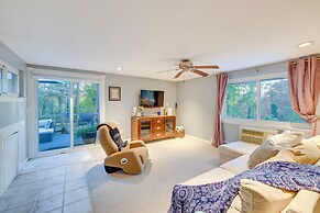 Cozy Dix Hills Apt w/ Deck ~ 7 Mi to Beach!