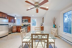 Cozy Dix Hills Apt w/ Deck ~ 7 Mi to Beach!