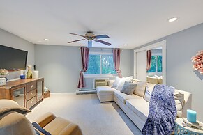 Cozy Dix Hills Apt w/ Deck ~ 7 Mi to Beach!