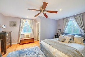 Cozy Dix Hills Apt w/ Deck ~ 7 Mi to Beach!