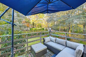 Cozy Dix Hills Apt w/ Deck ~ 7 Mi to Beach!