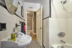 Chic & Cozy Greensboro Home, 2 Mi to Dtwn!