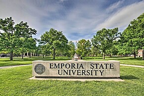 Cute Emporia House - Mins to Downtown & Esu!
