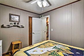 Robbinsville Cabin w/ Deck: 3 Mi to Fontana Lake!