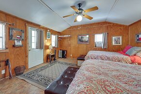 Charming Canyon Lake Cottage w/ Pool & BBQ Pit!