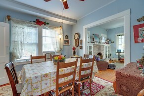 Charming Canyon Lake Cottage w/ Pool & BBQ Pit!