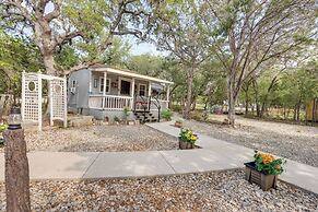 Charming Canyon Lake Cottage w/ Pool & BBQ Pit!