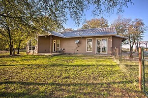 Charming Gainesville Retreat: Barn, Horses Welcome