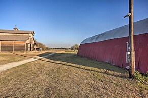 Charming Gainesville Retreat: Barn, Horses Welcome