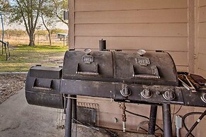 Charming Gainesville Retreat: Barn, Horses Welcome