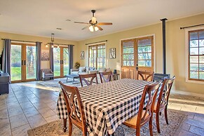 Charming Gainesville Retreat: Barn, Horses Welcome