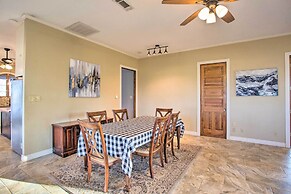 Charming Gainesville Retreat: Barn, Horses Welcome