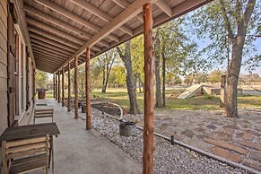 Charming Gainesville Retreat: Barn, Horses Welcome