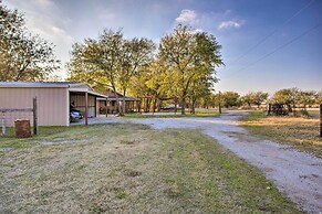 Charming Gainesville Retreat: Barn, Horses Welcome