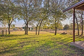 Charming Gainesville Retreat: Barn, Horses Welcome